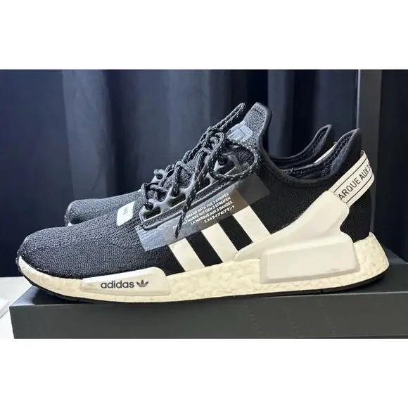 Sepatu Adidas Adidas Originals Nmd R1 Sneakers In White Sepatu